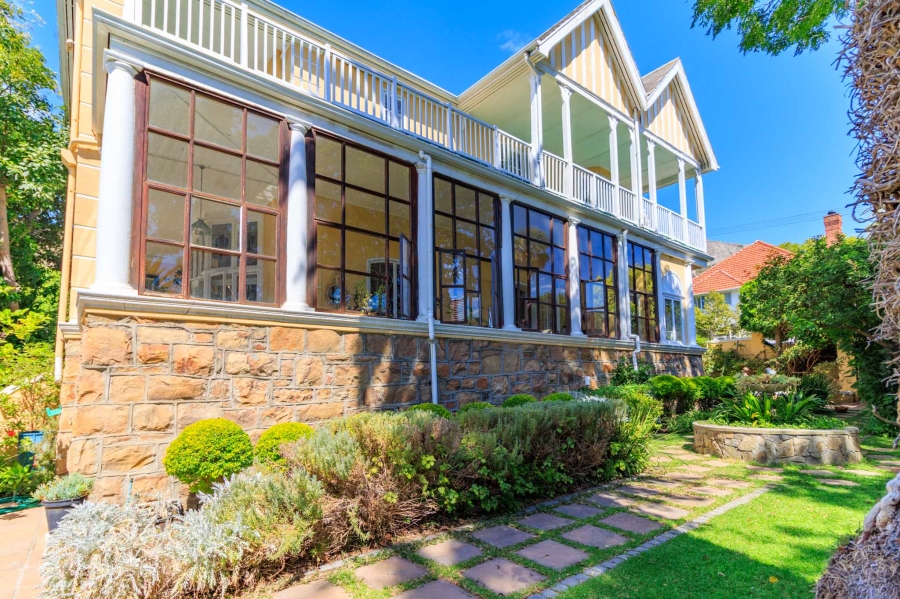 6 Bedroom Property for Sale in Fresnaye Western Cape